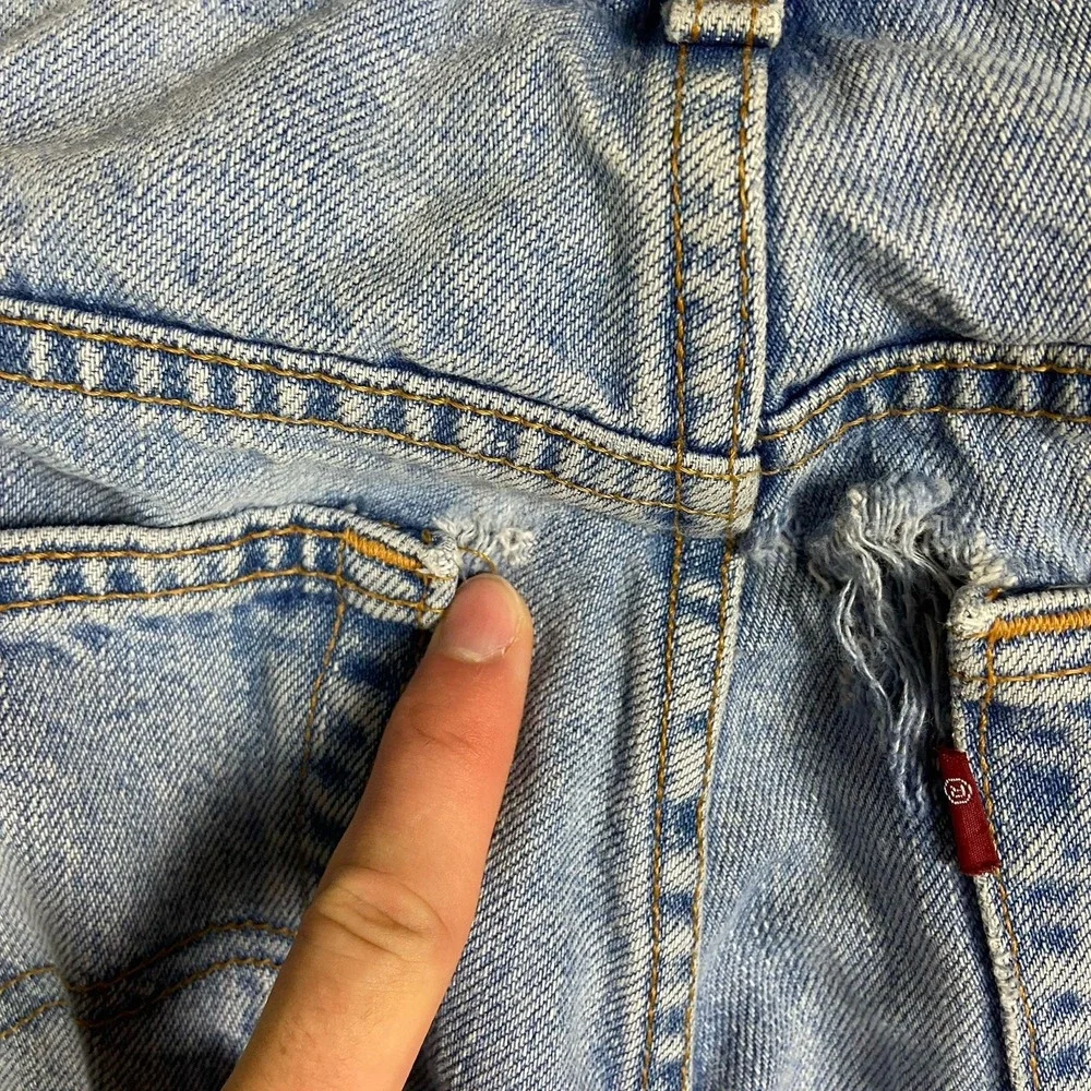 Vintage 90s Levi's 560 Jeans Size 38x32 Blue Denim Light Wash Loose Fit Tapered
